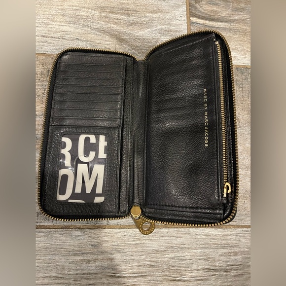 Marc Jacobs Medium Size Wallet - Picture 3 of 3